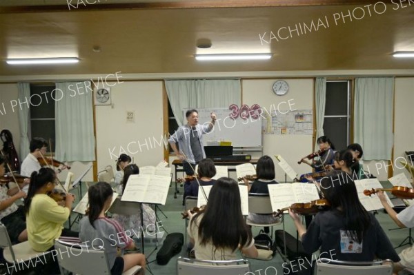 ００回目を迎えた伊福部昭記念ジュニアオケの練習