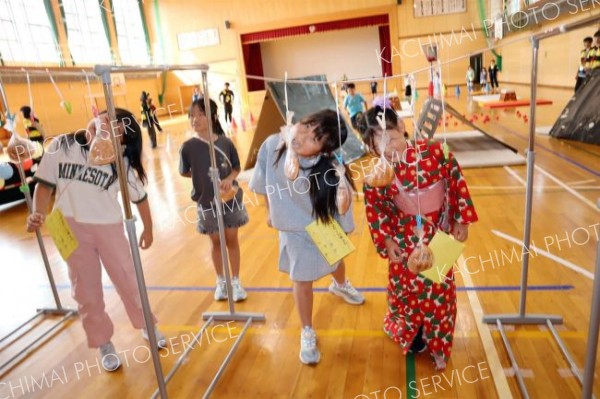 パン食い競走やエイサー披露にぎわう　つつじっ子まつり 4