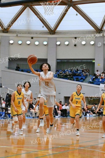 シュートを放つ帯大谷女子