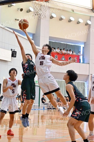 リバウンドを奪う帯大谷男子