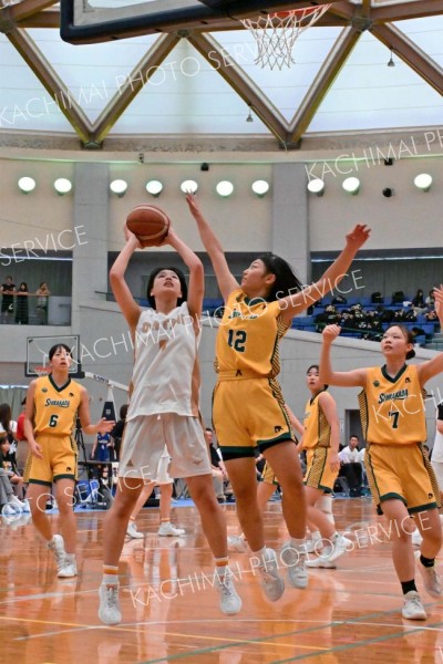 シュートを放つ帯大谷女子