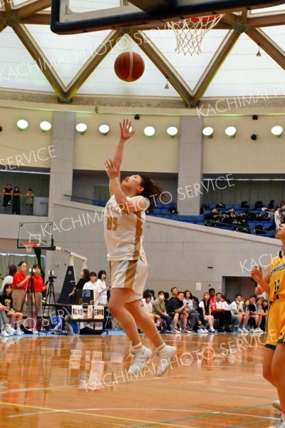 シュートを放つ帯大谷女子