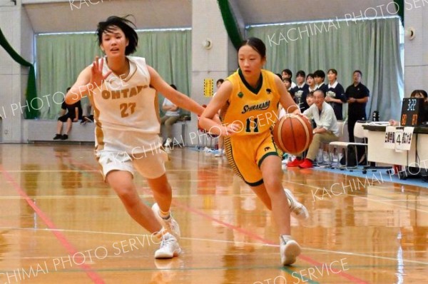 ドライブする白樺学園女子