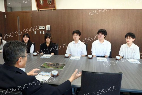 串本町の宇宙産業学び高校生と交流も　大樹高航空宇宙ボランティアサークル帰町報告