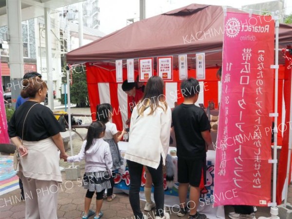 今年度最後のホコテン、縁日や道警音楽隊演奏にぎわう 6