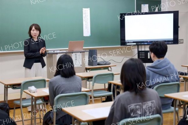 介護福祉士の仕事について話す菊地さん