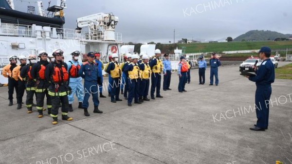 ３機関の署員約５０人が参加した合同救助訓練
