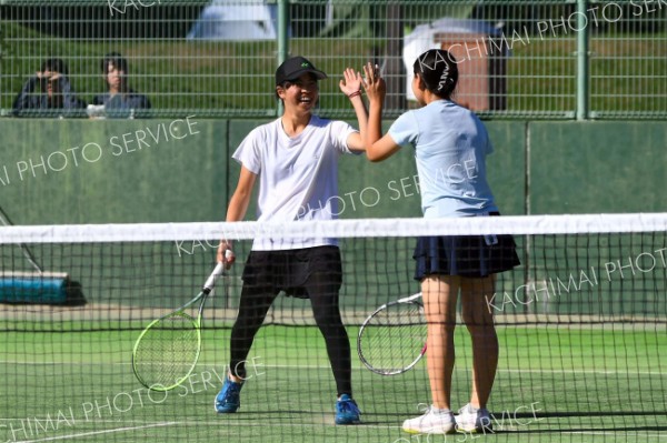 帯柏葉男女、帯大谷女子、帯緑陽男子がベスト１６入り　全国選抜高校テニス道地区予選 10