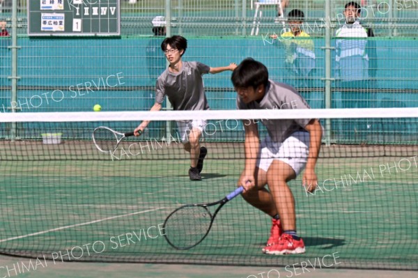 帯柏葉男女、帯大谷女子、帯緑陽男子がベスト１６入り　全国選抜高校テニス道地区予選 24