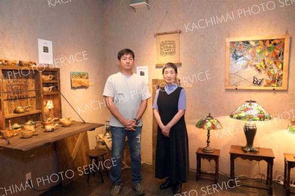 「ガラスと木、素材の美しさ見て」　親子展