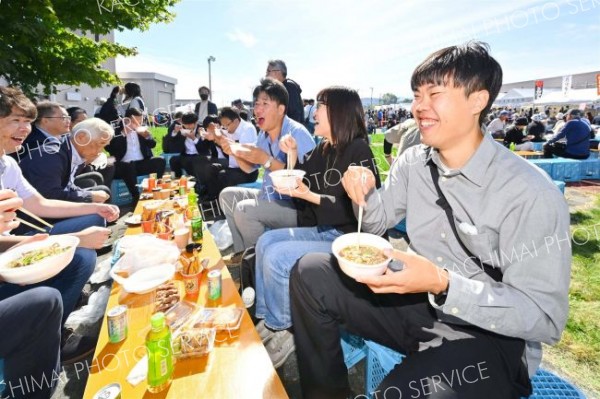 新そばの風味堪能　新得で「祭り」　６年ぶりにわんこそば大会も