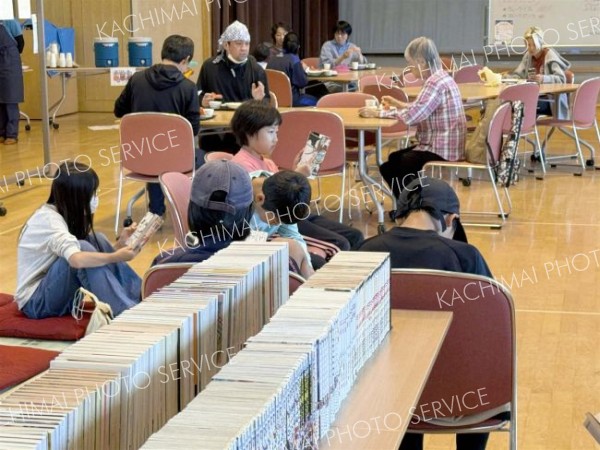 鹿追中生企画「漫画喫茶」も好評　瓜幕で地域食堂