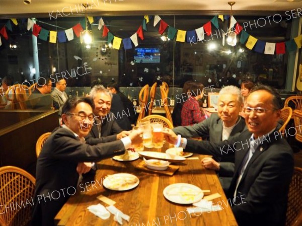 幕別本町で飲み歩き　「はしご酒」に８０人が満喫