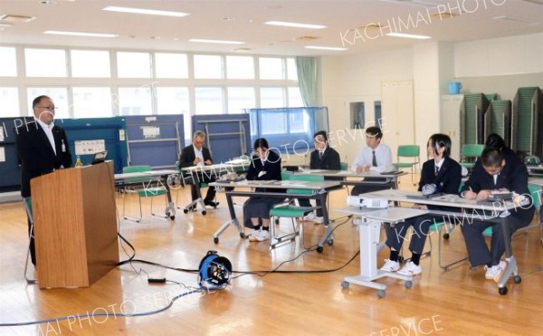 安井町長が十勝ワインの歴史を紹介　今年も池田高校で授業