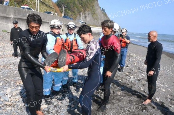 広尾海保、広尾署、広尾消防署、広尾サーフィン連盟が合同救護訓練