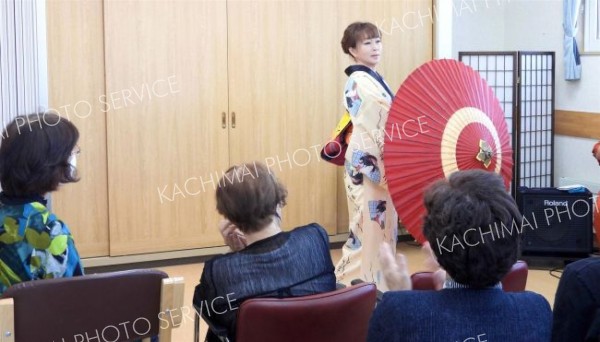 舞踊を披露した有志