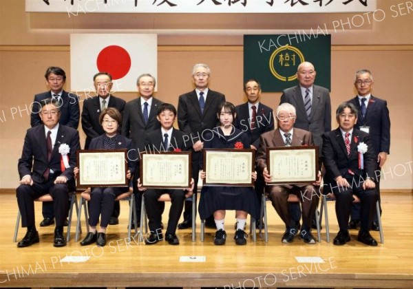 １３人を表彰　大樹町で表彰式