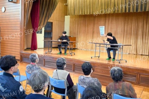 「警察官詐欺」寸劇で紹介　広尾署
