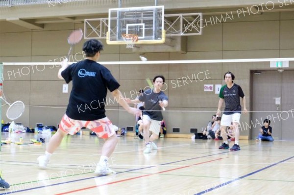 大人から子どもまで１１２人楽しく　バドミントンＦａｍｉｌｉａＲオープン大会