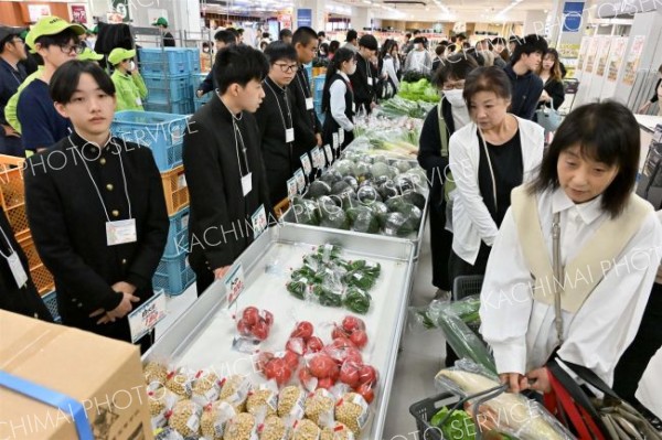 管内５校が販売会　イオン帯広店で農高収穫祭