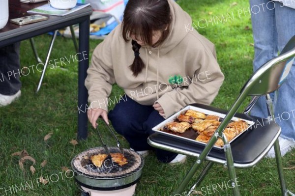 「もりとも！」の「ナマズの蒲焼き」（助川かおる通信員撮影）