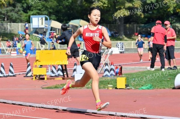 【６年女子８００メートル】２分２７秒０１のセカンドベストを記録した