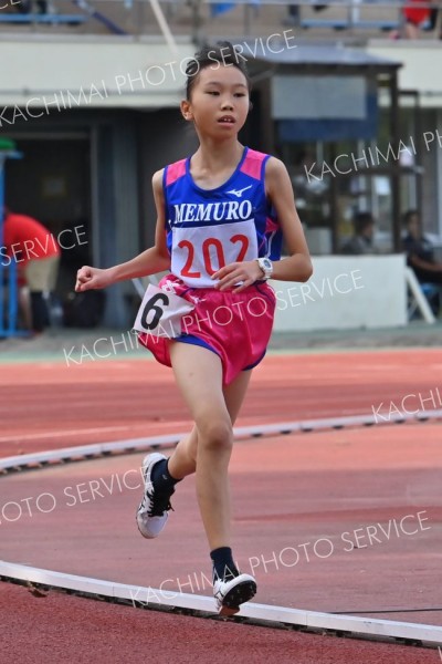 女子８００メートル１組