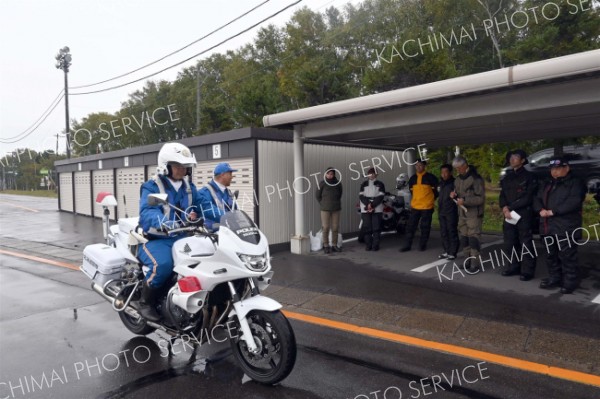 白バイ隊に二輪操作学ぶ　札幌のＮＰＯ法人が講習会