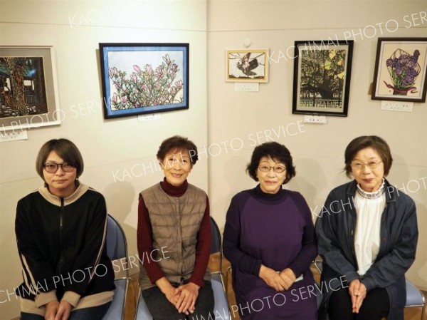 幕別切り絵の会４５作品並ぶ　１６日まで