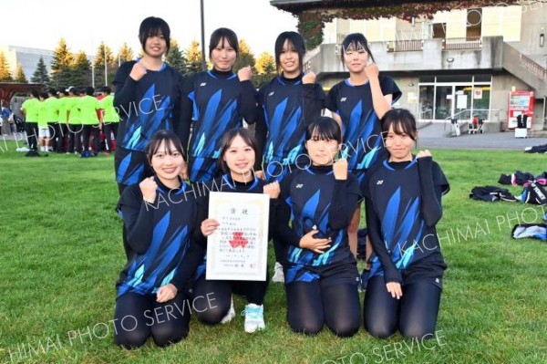 女子３位の帯南商