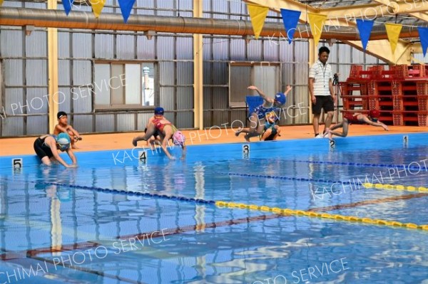 幼児から一般まで多くの人が参加した本別町民水泳大会