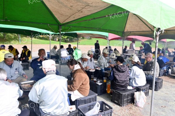 十勝のライオンズクラブ、初の合同活動　緑ケ丘公園で清掃奉仕し交流会 2