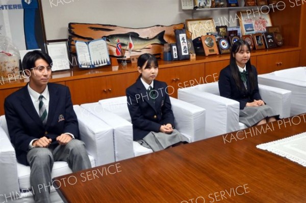 相互派遣事業でカナダに派遣される広尾高校生が帰国報告