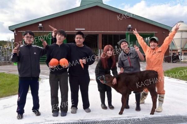 ２４日の農大市への来場を呼びかける畑作園芸と畜産の農大生