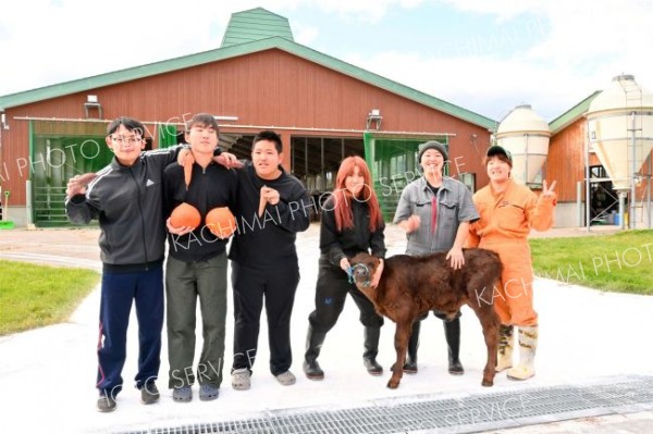 ２４日の農大市への来場を呼びかける畑作園芸と畜産の農大生