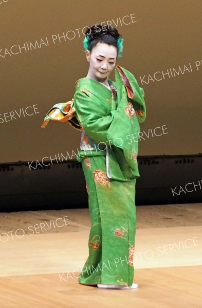 ６０人華麗に舞う　藤寿会がチャリティー公演 3