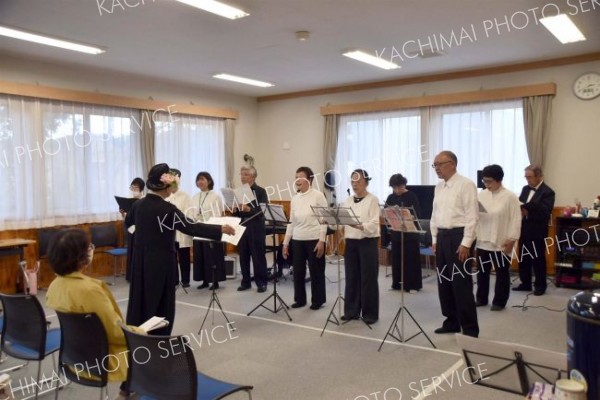 うたごえサークルーと「もみじ」などを合唱した