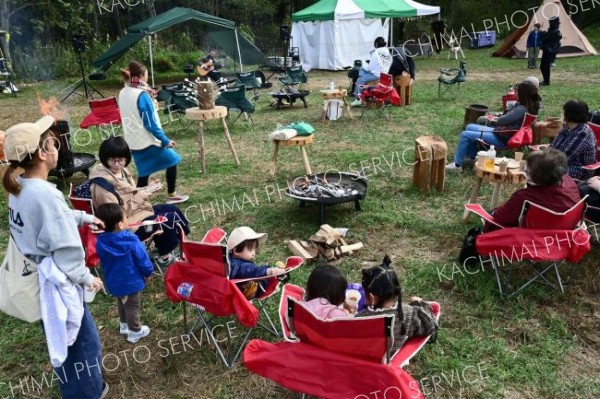 温かい食事や和やかな演奏などでゆったりした時間を過ごしたアイカップフェスト