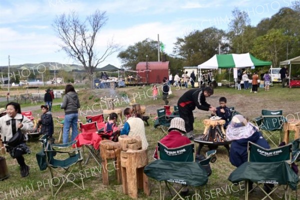 温かい食事や和やかな演奏などでゆったりした時間を過ごしたアイカップフェスト
