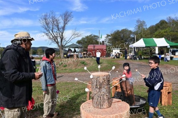 温かい食事や和やかな演奏などでゆったりした時間を過ごしたアイカップフェスト