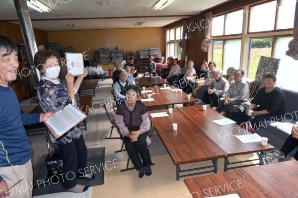 今年で活動２０年の「なかよし会」。参加者はゲームなどで親ぼくを深めている