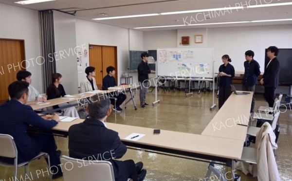 町長・副町長へ「関係人口」などについて意見を述べた学生