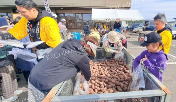 地場産牛肉や野菜が勢ぞろい　ＪＡ新得町の収穫感謝祭