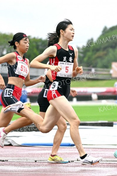 【Ｕ１６女子１０００メートル・決勝】２分５２秒７２で１５位