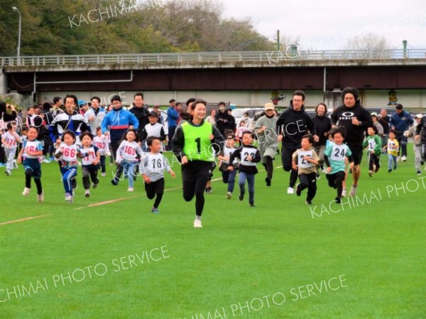 スポーツの日に１８６人快走　中札内でファミリーマラソン大会