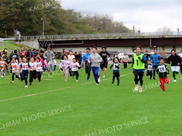 子どもも大人も元気いっぱいに走った
