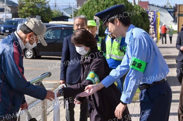 特殊詐欺被害防止へ街頭啓発　市防犯協会と帯広署など