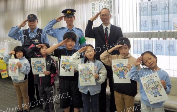 小学生が特殊詐欺防止の啓発塗り絵　糠内郵便局に展示　幕別