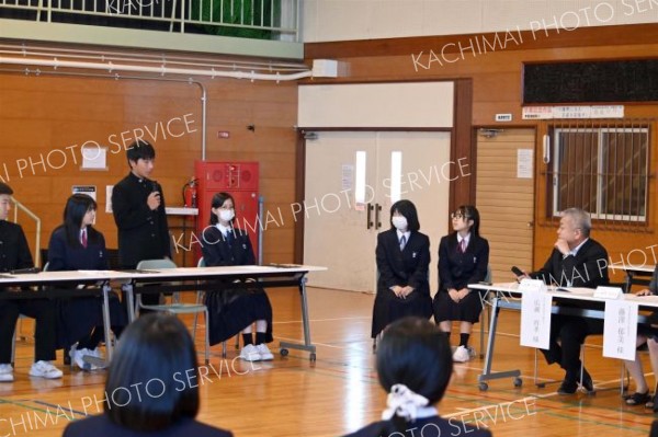 教育長と中学生、将来や学校生活で懇談　帯広の魅力向上策発表も