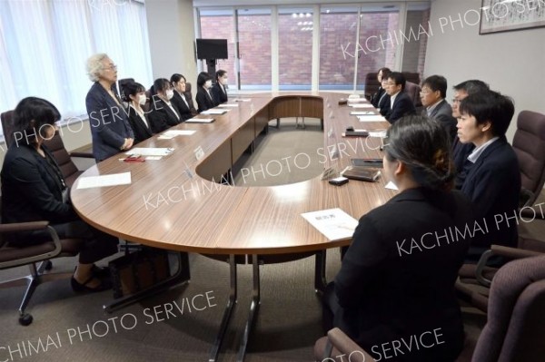 帯大谷短大の看護学生が健康な生活目指すまちづくり提言　音更町に提出